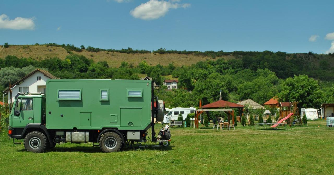 Camping La Foisor Турда Экстерьер фото